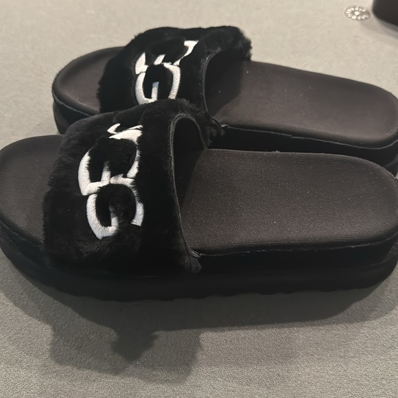 Ugg slide - Picture 5 of 8